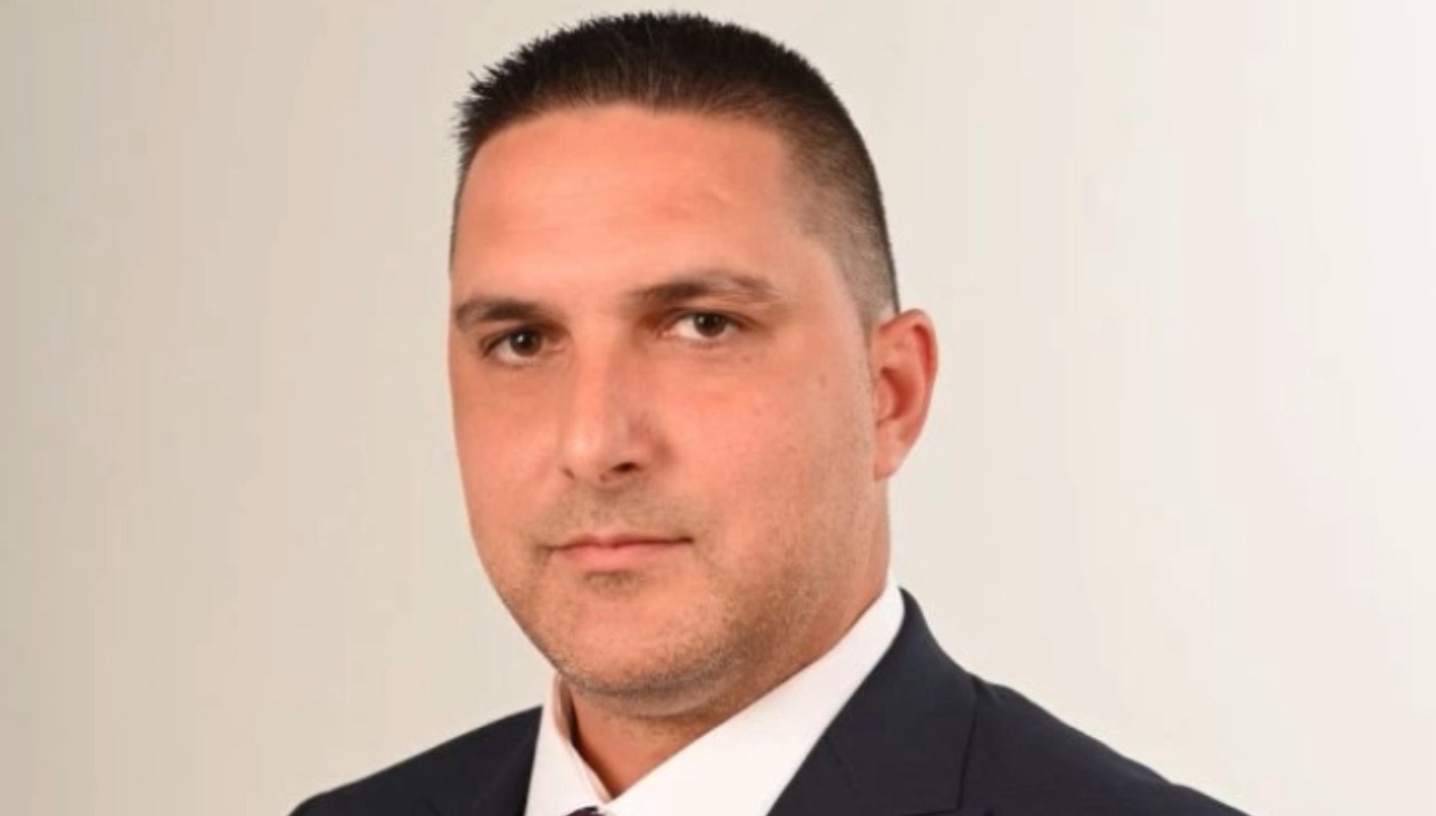 Кмета на Кочериново заплашва жител в града , че ще му разбие главата