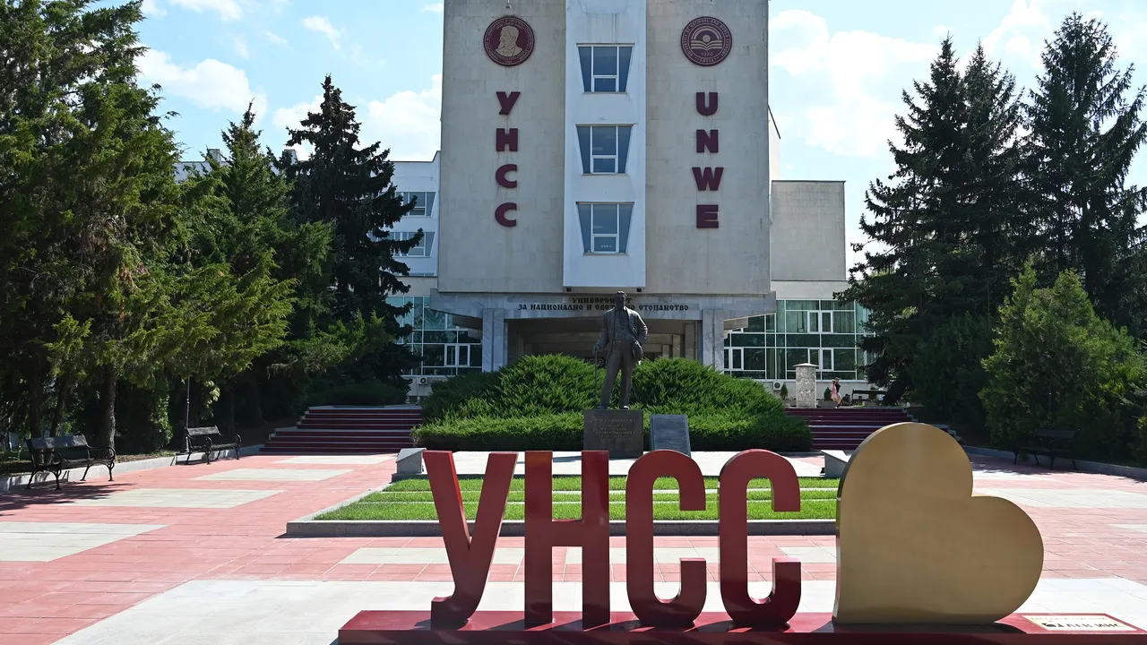 УНСС вдигна семестриалните такси