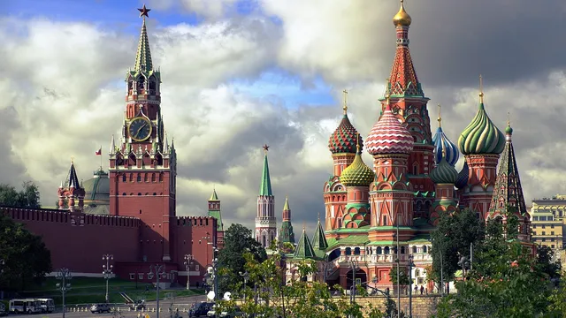 Путин предлага Москва за среща със Зеленски