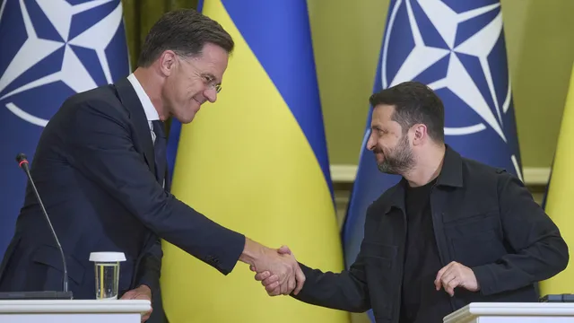 Сирени посрещнаха Марк Рюте в Украйна