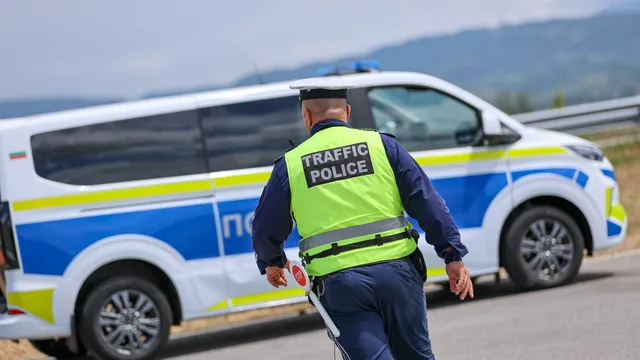 26-годишен мъж се удари с автомобила си във фасада на жилищна кооперация