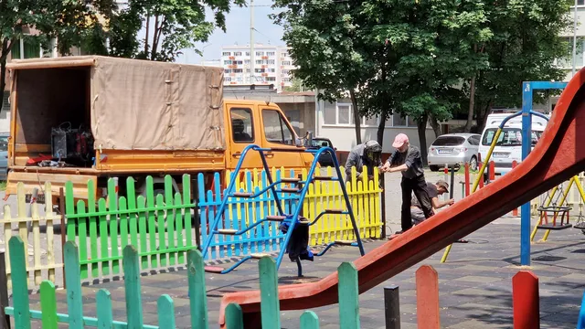 Съоръжение на детска площадка затисна дете в Рила