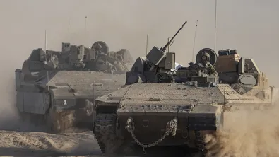 Израелски танкове напредват в покрайнините на Газа