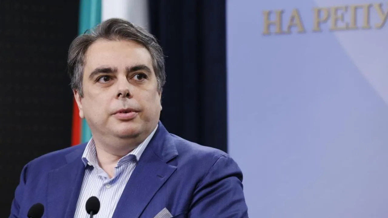Асен Василев: Това правителство ни ограбва всеки ден