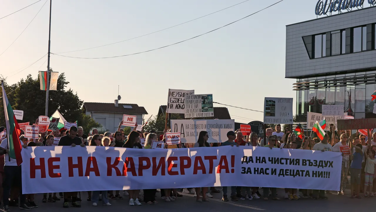 Граждани блокираха бул. "Ботевградско шосе" в София