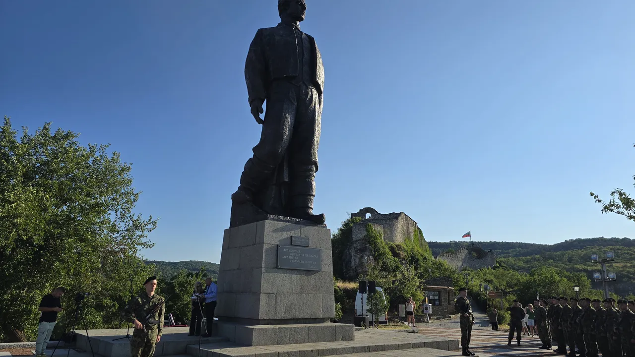 „AS“ с обширен материал за Васил Левски преди двубоя България – Испания