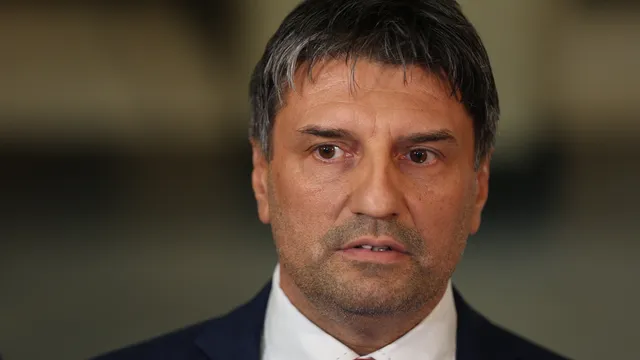 Предвиждат се санкции за родителите на децата, катерели се по кран