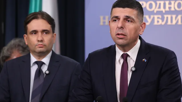 Заради визитата му в Китай: От ПП-ДБ поискаха оставката на вицепремиера Зафиров