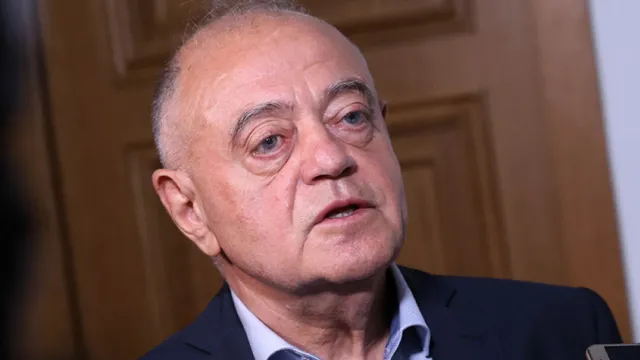 Ген. Атанас Атанасов: Има два паралелни центъра на власт в страната