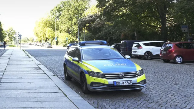 Кола се вряза в тълпа в Берлин. Има ранени