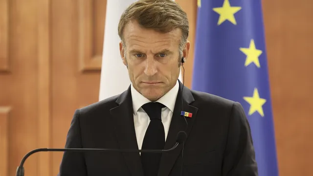 Падането на правителството поставя Макрон на изпитание