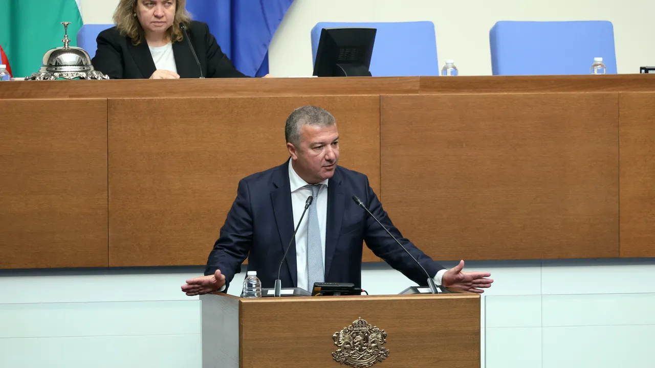 От БСП защитиха Митов, нямало нужда от оставка