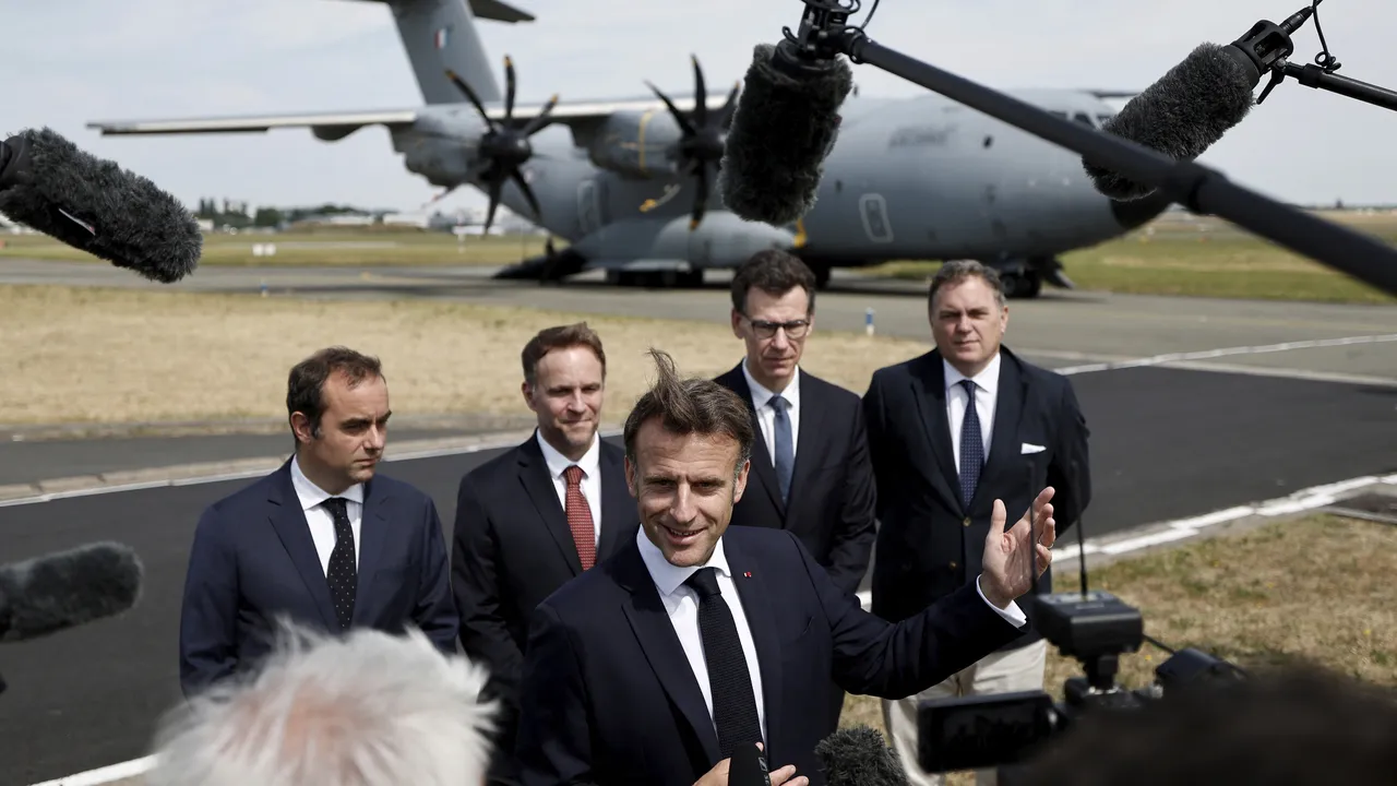 Макрон изпраща 3 изтребителя Rafale в Полша