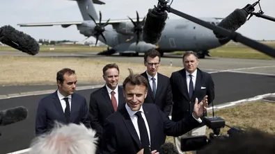 Макрон изпраща 3 изтребителя Rafale в Полша