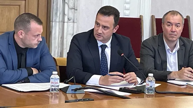 Управляващи и опозиция влязоха в спор за „Марица-Изток“ и зеления преход
