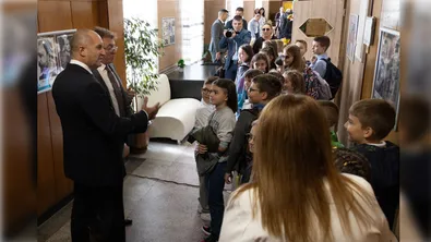 Политици на първия учебен ден: Радев, Желязков и Йотова сред учениците