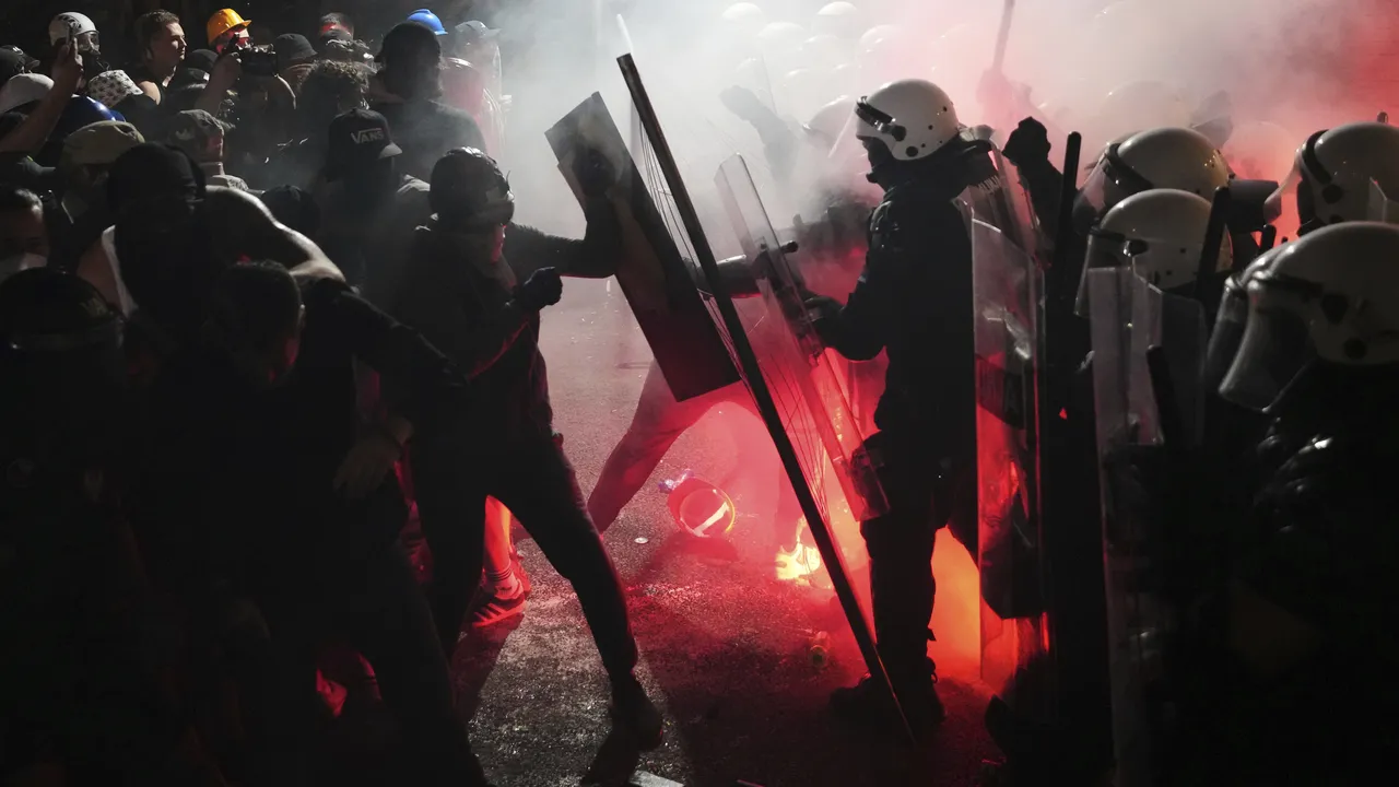 Сръбската полиция използва опасен и забранен от ООН газ