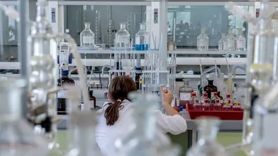 До лятото на 2026 г. — STEM кабинети във всички училища