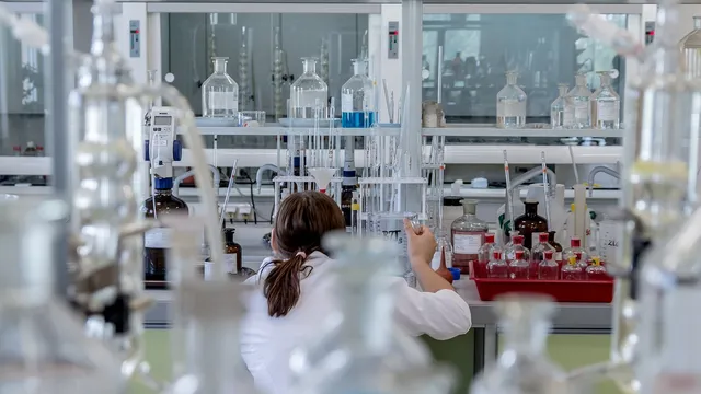 До лятото на 2026 г. — STEM кабинети във всички училища