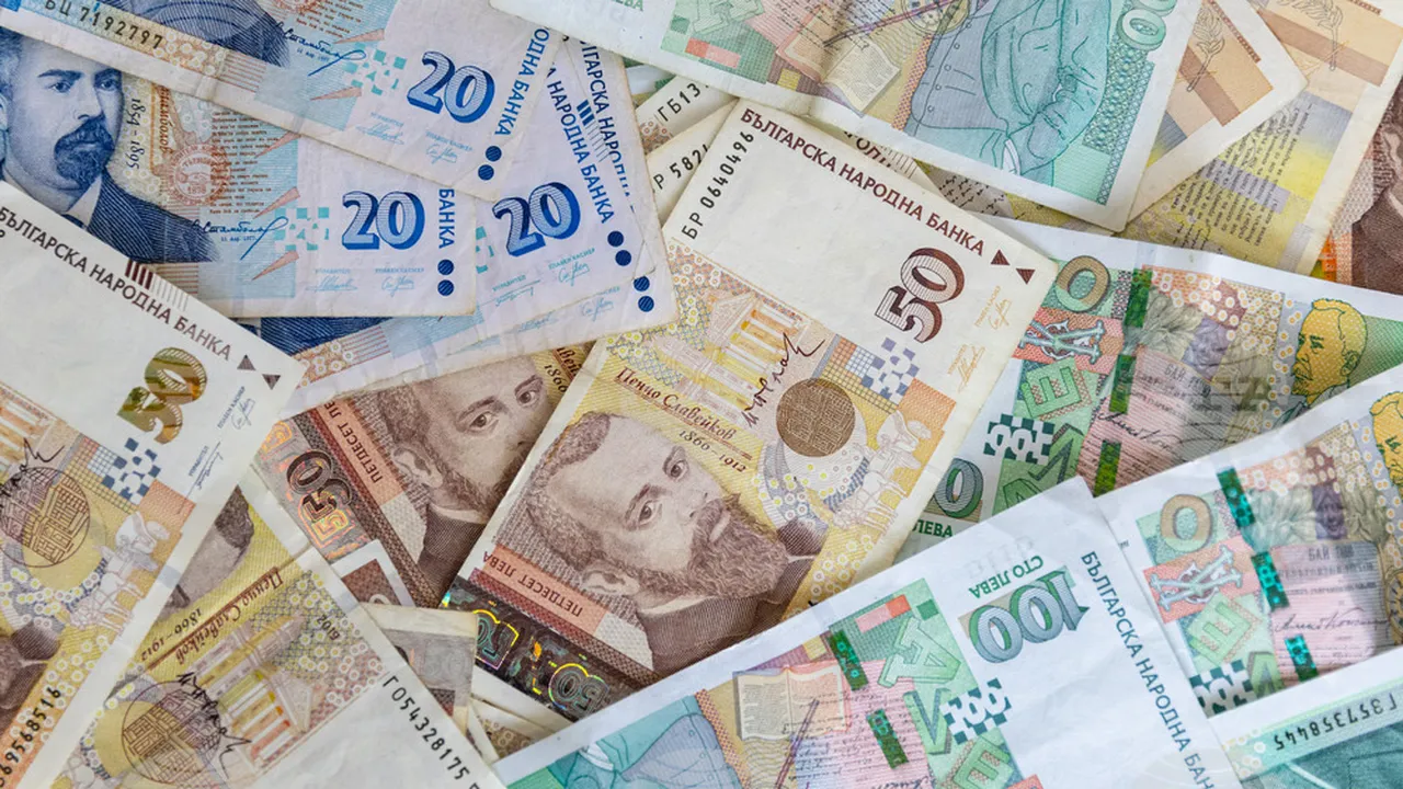 Ползваме почти 10% по-малко банкноти от началото на годината