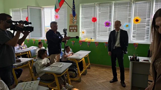 Просветният министър: Най-голямата загуба за обществото е дете да отпадне от училище