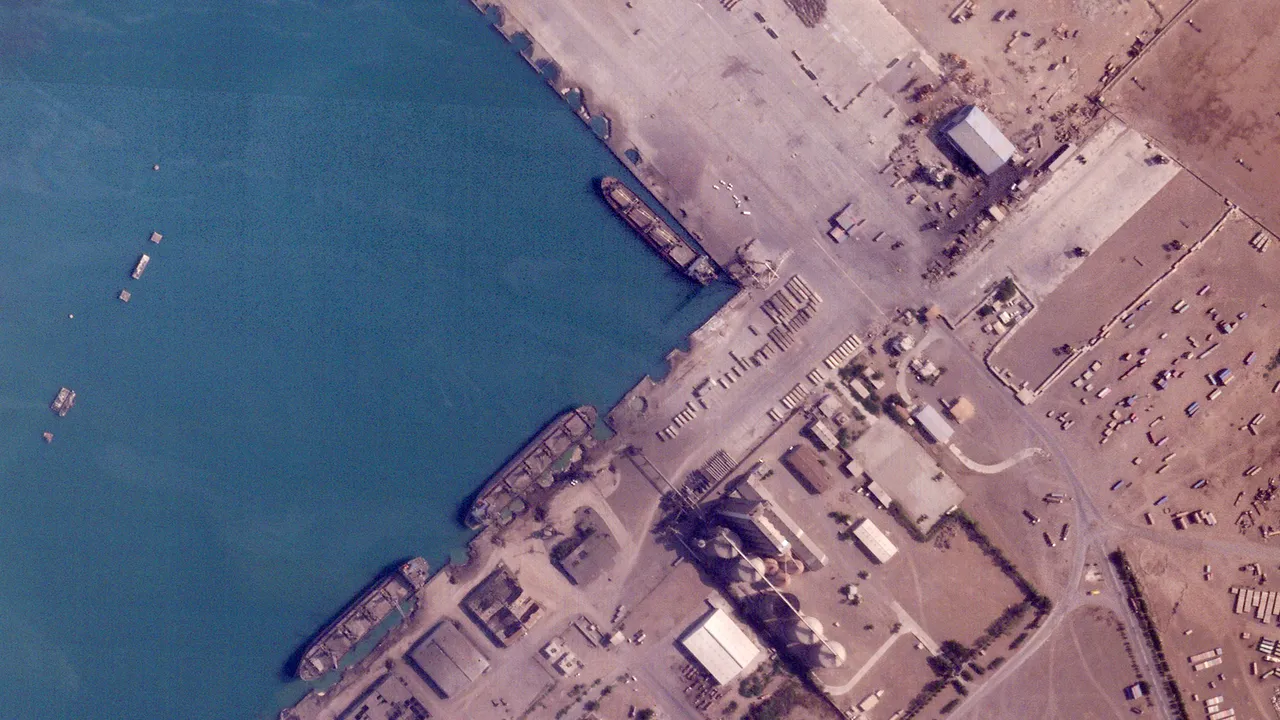 Израел удари контролираното от хутите пристанище Ходейда