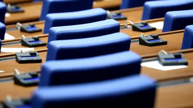 Вот на недоверие: Денков за „безобразията“, Балабанов за „аматьорщина“