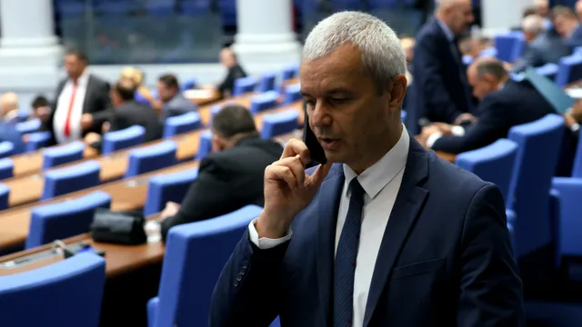 „Възраждане“ иска отговори от Желязков за Северна Македония