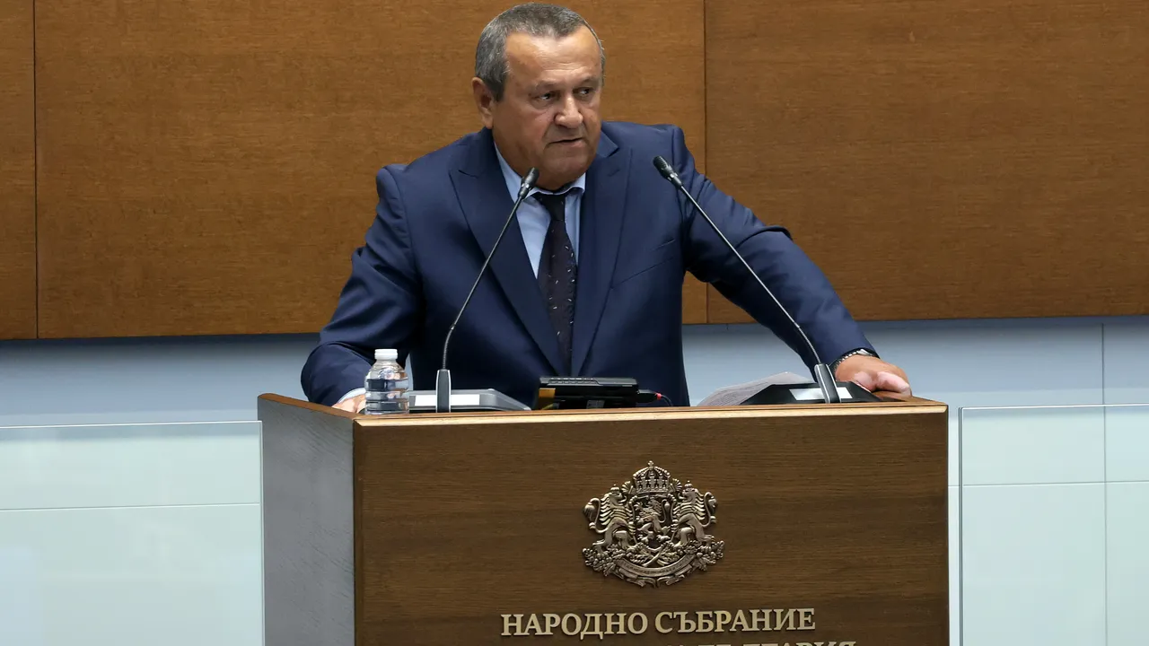 АПС: Правителството на Желязков се крепи на Пеевски и „Новото начало“