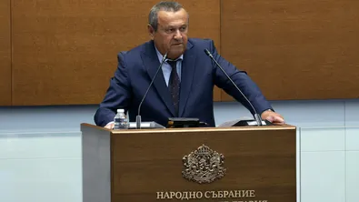 АПС: Правителството на Желязков се крепи на Пеевски и „Новото начало“