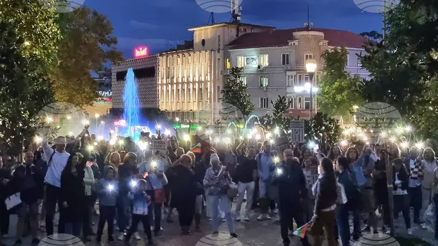 Варналии с пореден протест в защита на задържания им кмет