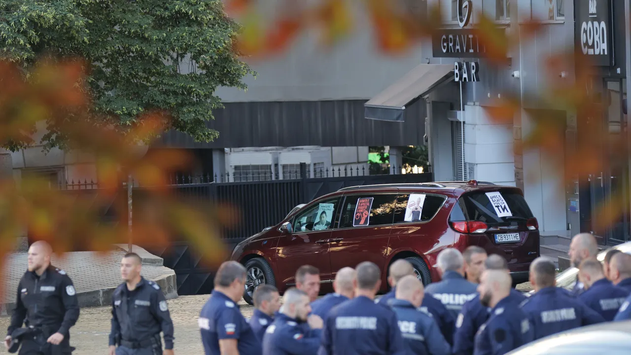 Почина полицай, охранявал протеста пред парламента