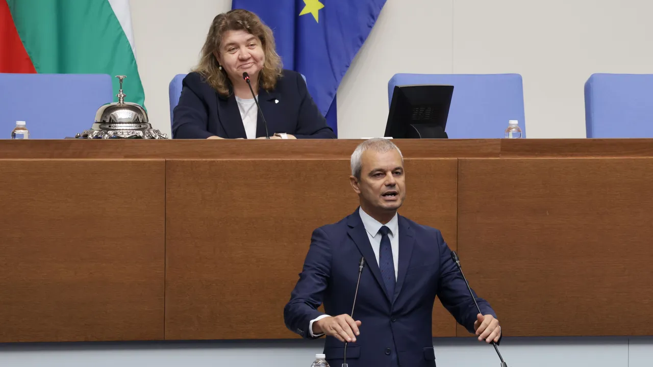 Костадинов: Парламентът е блокиран от „мутро-репресивния режим“