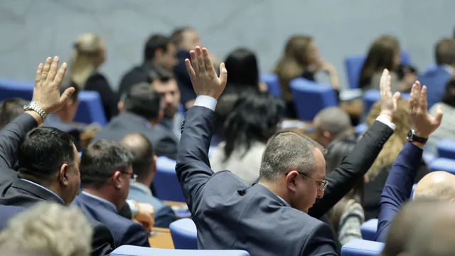 Очаквано: Петият вот на недоверие към кабинета "Желязков" беше неуспешен