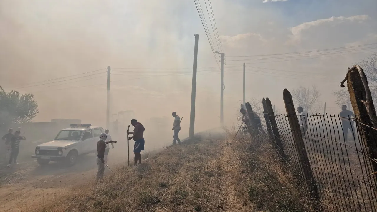 Пожар гори в старозагорското село Дълбоки