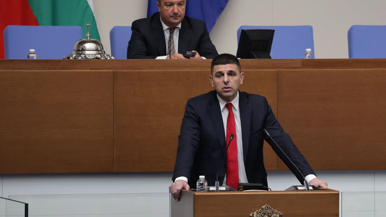 Ивайло Мирчев: Страната има трима премиери