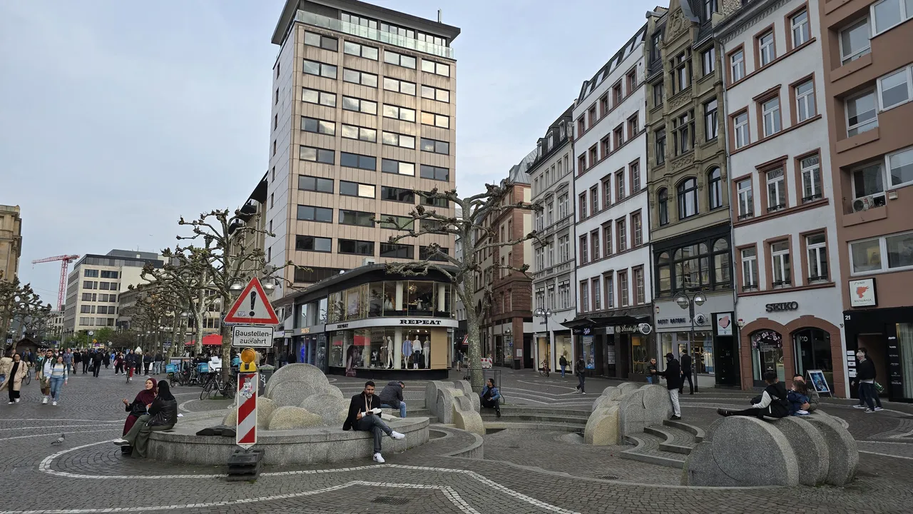 Броят на бежанците в Германия намалява за първи път от 2011 г.