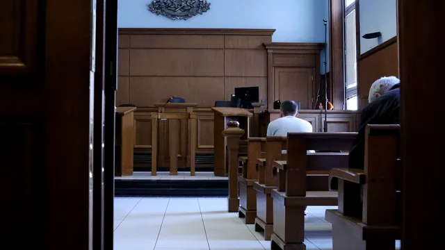 Тийнейджъри на съд за серия въоръжени грабежи на непълнолетни в София