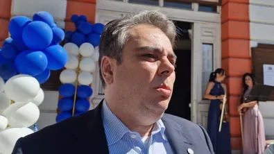 Асен Василев: За клеветите на Пеевски ще търся правата си в съда