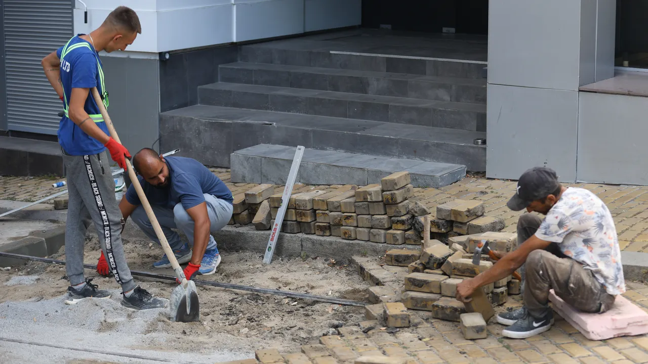 Столична община: Не сме запознати с ремонтните дейности на жълтите павета