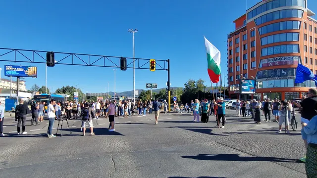 Столичният бул. "Цариградско шосе" е блокиран от два протеста