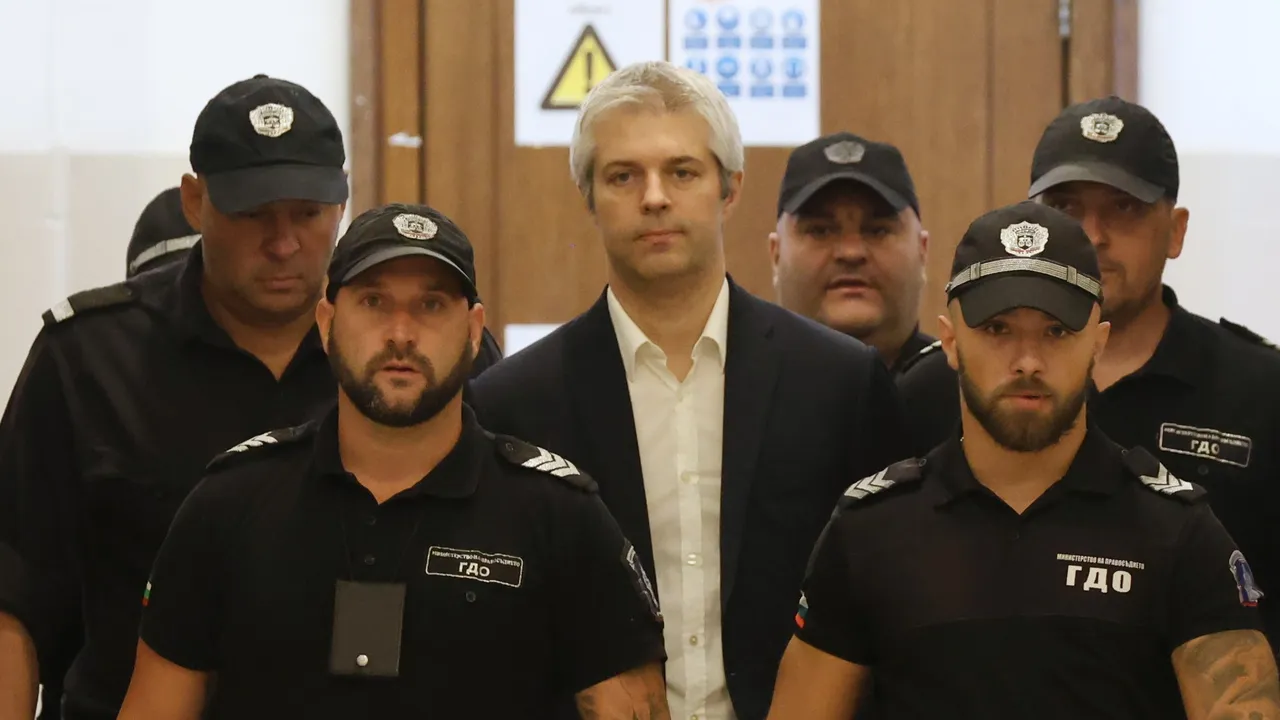 Гледат мярката за неотклонение на варненския кмет