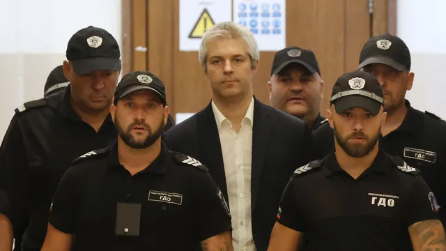 Гледат мярката за неотклонение на варненския кмет