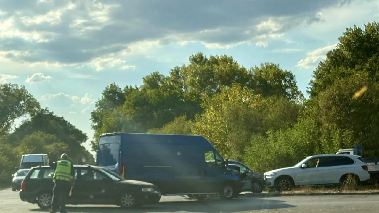 Верижна катастрофа затрудни шофьорите на вход към София