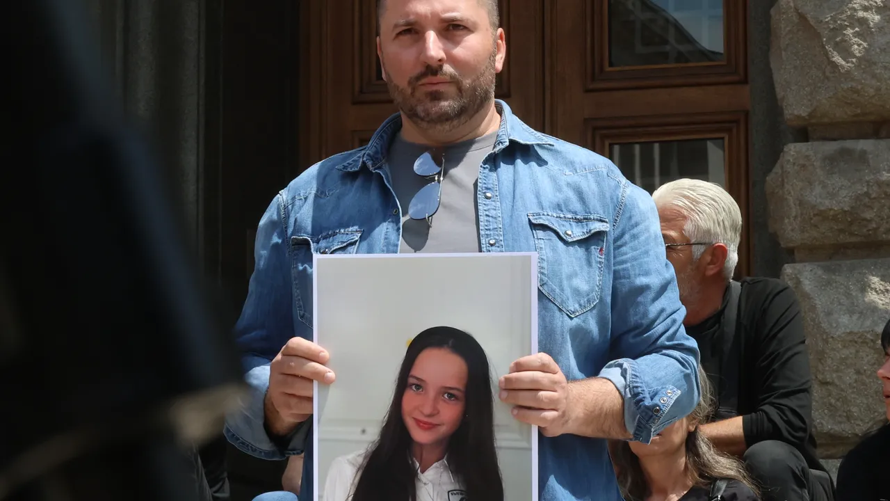 Бащата на загиналата Сияна обяви начало на ремонта на фаталната отсечка