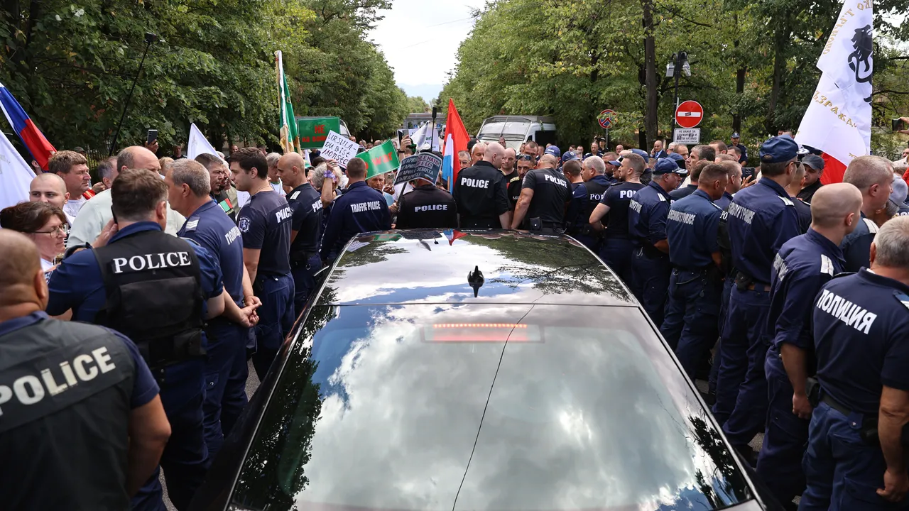 Защо заводът за барут трябва да взема заем, запита Стефан Янев