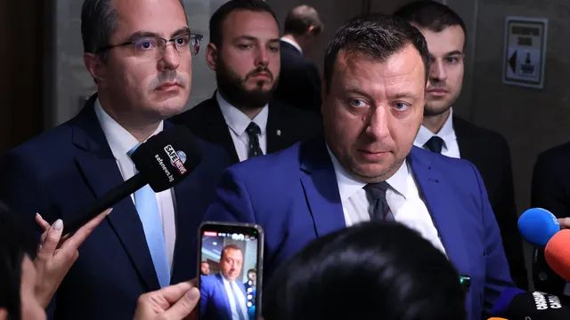 От "Възраждане" искат да сменят председателя на парламента