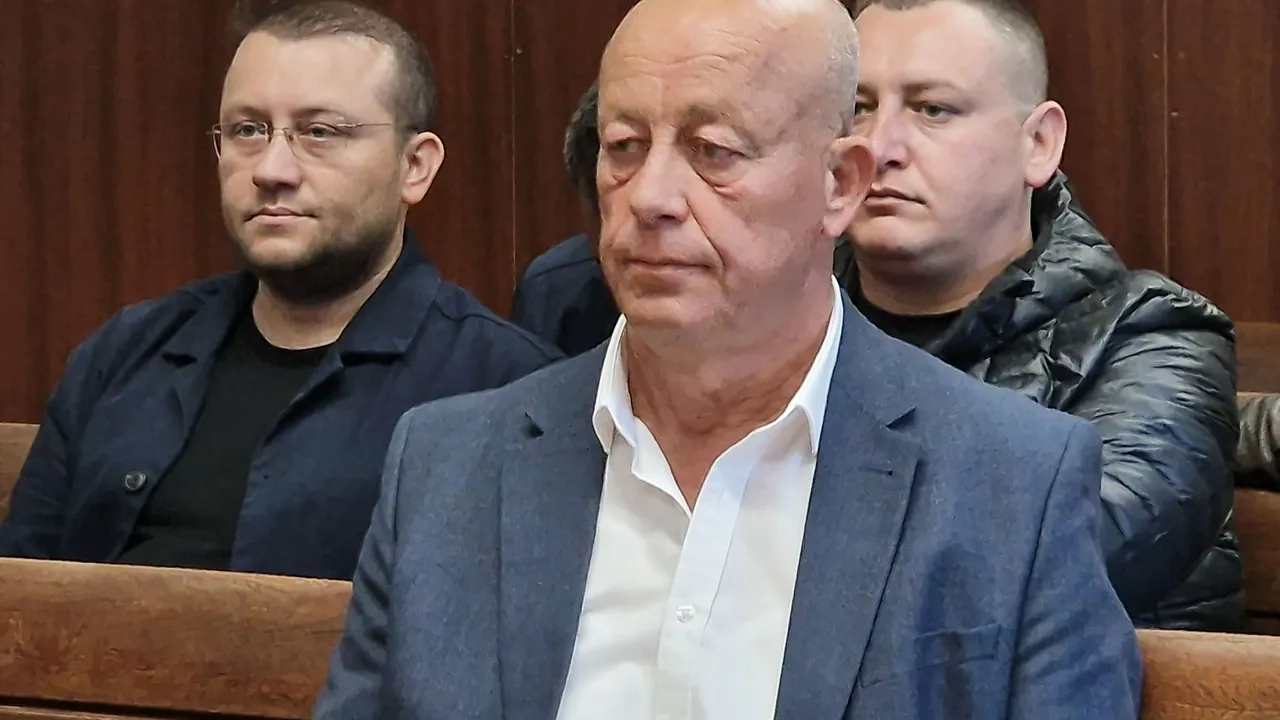 Кметът на Минерални бани е в болница: Отложиха делото за отстраняването му