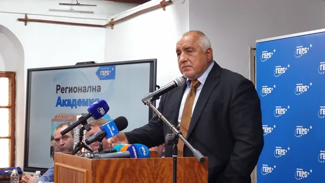 Борисов пред младежите на ГЕРБ: Радев разделя, вместо да обединява