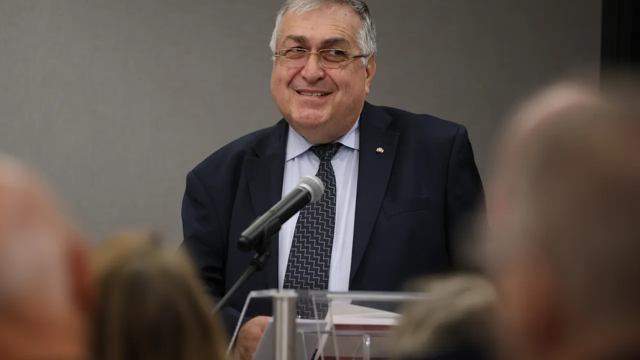 Проф. Близнашки: Референдумът за еврото е шум, истинският проблем е корупцията